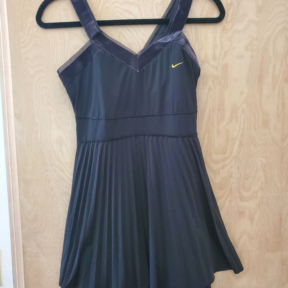 Nike black tennis dresd